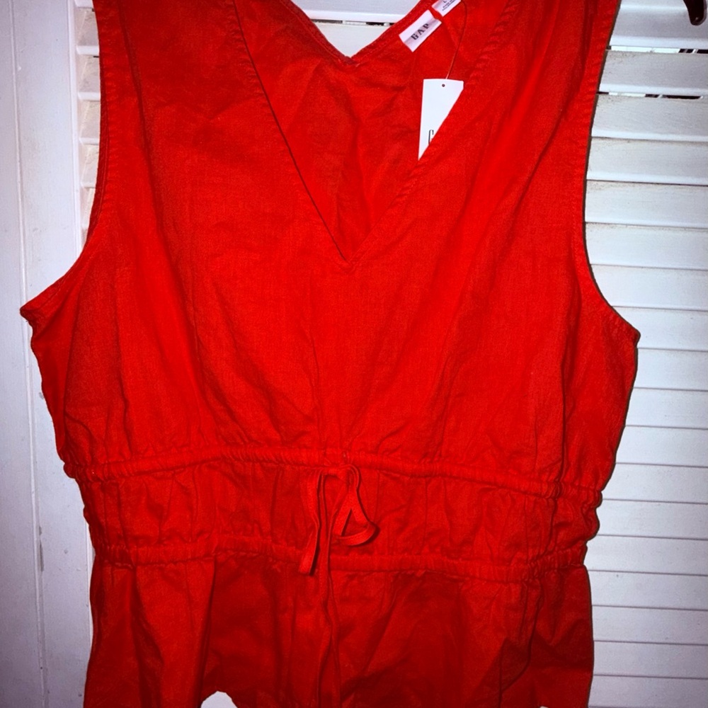GAP Red V-Neck Sleeveless Drawstring Waist Top size Large. NWT